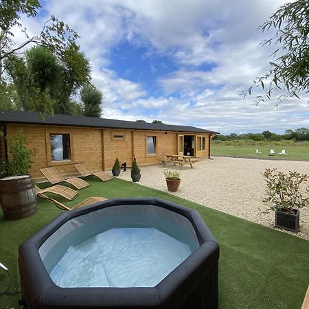 Inviting 3-Bedroom Lodge In Ashton Under Hill Evesham Exterior photo